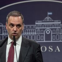 Los planes sociales dejarán de estar vinculados al salario mínimo