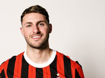 Santiago Giménez es presentado como nuevo jugador del Milan (Video)