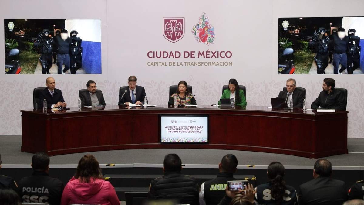 Clara Brugada en la presentación de su informe de seguridad