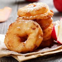 Buñuelos de manzana con solo 2 huevos: el secreto para que te salgan igual o más ricos que los de tu abuela