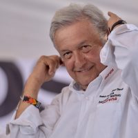 AMLO anuncia que invitará al Papa para que "nos ayude a alcanzar la paz"
