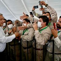 AMLO pide a electricistas de Chiapas "hacer patria" para llevar internet a todos