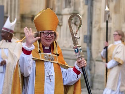 Exenfermera oncológica es investida como la primera arzobispa de Canterbury
