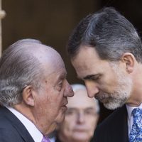 Desde el exilio: el rey Felipe ha recibido la noticia sobre su padre