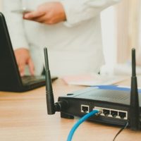 El Gobierno liberó las tarifas de internet, telefonía móvil y TV por cable