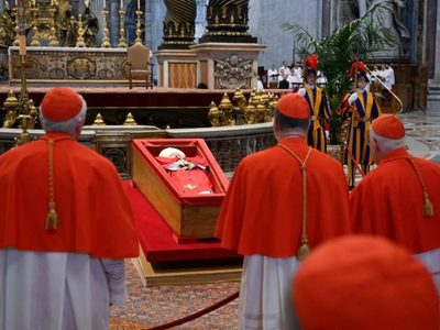 Cerca de 100.000 fieles despidieron al papa Francisco