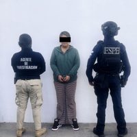 Detienen a mujer policía acusada de filtrar información a un grupo delictivo en Guanajuato