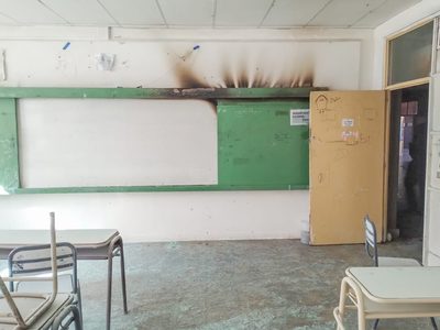 Educación asegura que alguien prendió unos papeles y provocó el principio de incendio en el CPEM 23