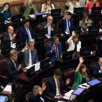 Incorregibles: Senadores se aumentaron las dietas a mano alzada y sin debate