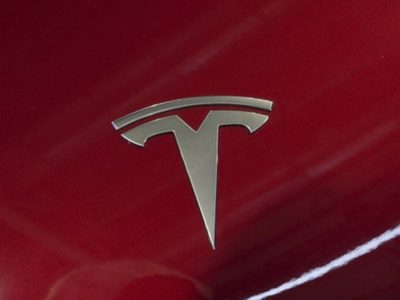 Ventas mensuales de Tesla en Europa caen 49%
