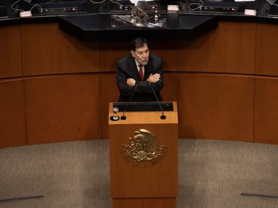 Fernández Noroña propone acoger en México a huérfanos de Palestina