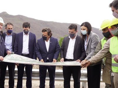 En Salta, Darío Martínez anunció la construcción de gasoductos y paneles solares