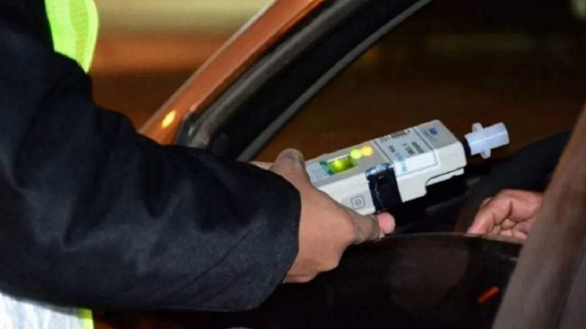 Los automovilistas intentaron evadir el control de tránsito y terminaron volcando. Fuente: (Facebook)
