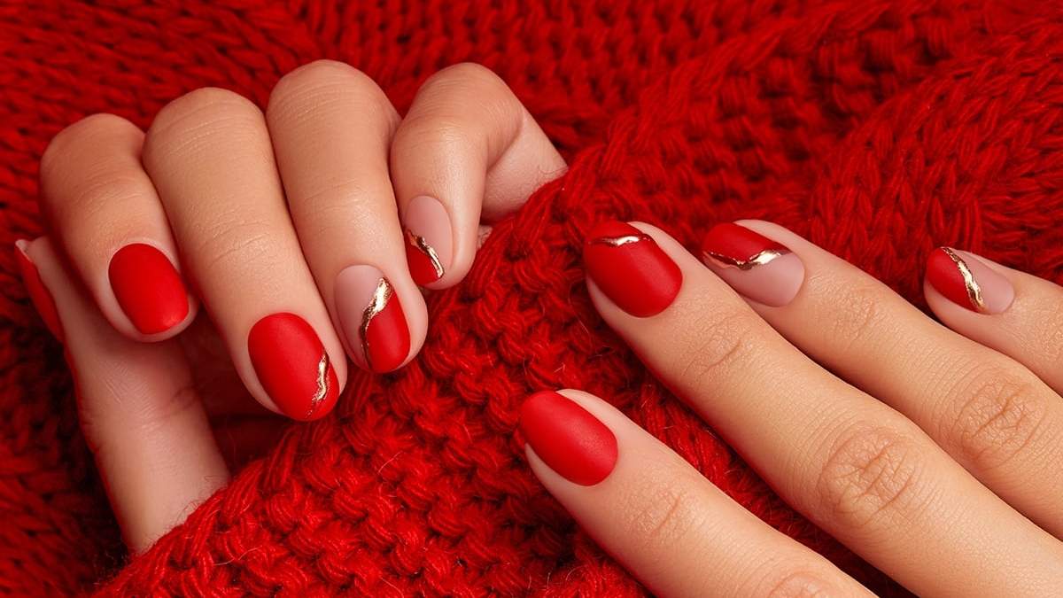 Nail Art en rojo. Fuente: (X)