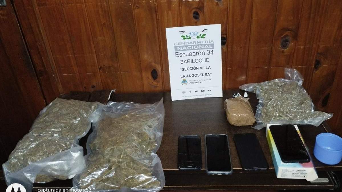 Los elementos que fueron secuestrados por Gendarmería en Villa La Angostura. Fuente: (La Angostura Digital)