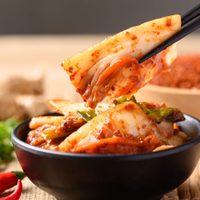 En sencillos pasos: así se hace el kimchi, el banchan estrella de la gastronomía coreana
