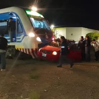 Pareja de 90 y 91 años chocó con el Tren del Valle en Plottier