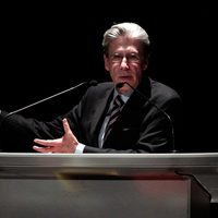 Julio Frenk Mora da su primera conferencia como miembro de El Colegio Nacional