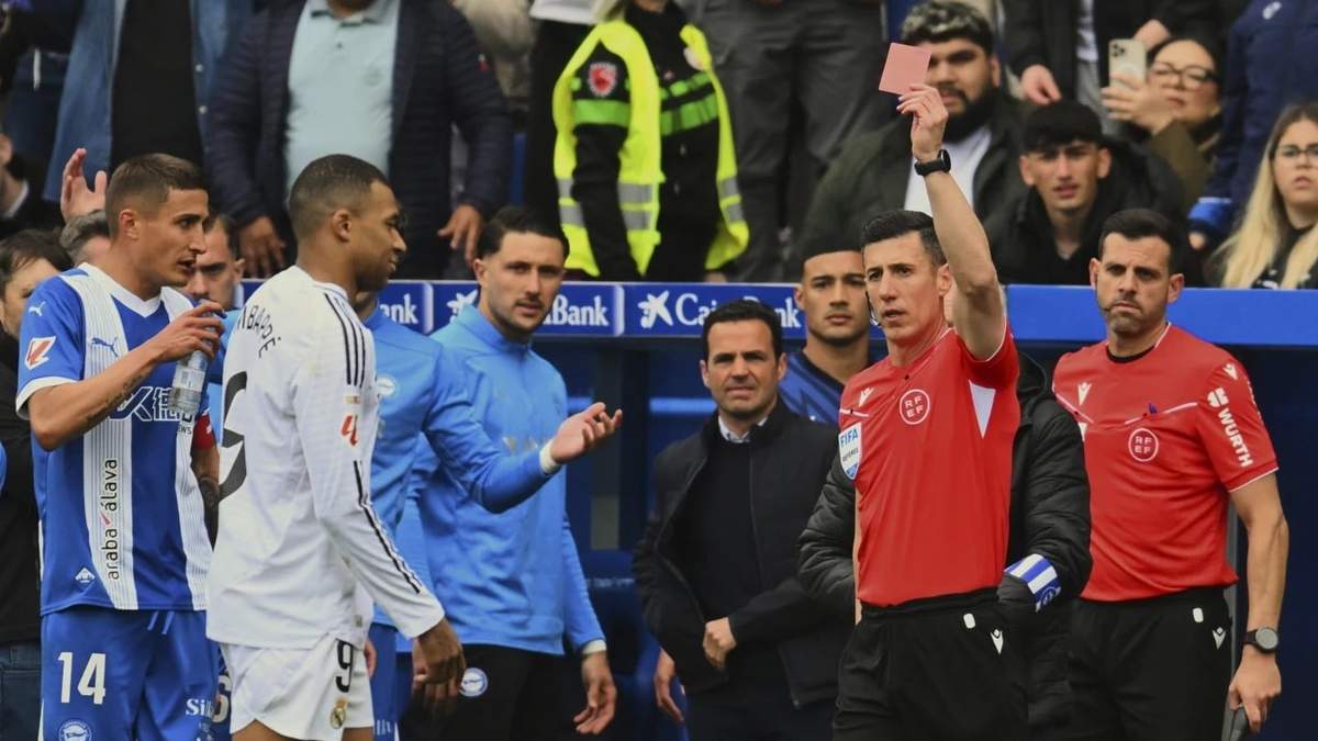 Real Madrid vence 1-0 al Alavés; Mbappé fue expulsado en el primer tiempo