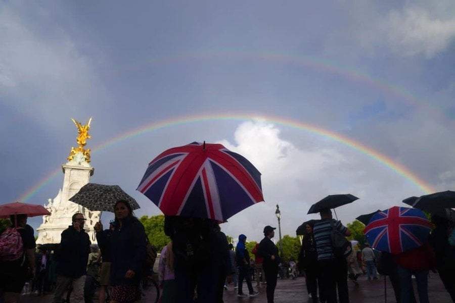 Doble arcoíris que se posó frente al Palacio de Buckingham