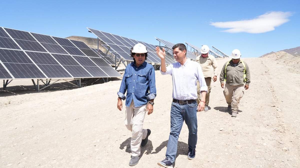 El candidato recorrió uno de los proyectos de energía renovable. Fuente: (Prensa Koopmann)