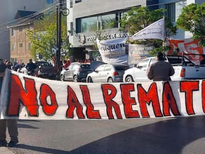 Ceramistas y extrabajadores estudian una propuesta para evitar el remate de Cerámica Neuquén