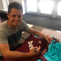 West Ham United subasta camiseta firmada por 'Chicharito”