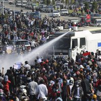 Brutal represión en Myanmar: la ley marcial ya se hace sentir