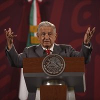 "Esas son decisiones nuestras y no deben intervenir": AMLO respecto a visita de Ken Salazar