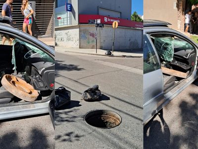Una tapa de alcantarilla voló por los aires y cayó sobre el asiento de acompañante de un auto