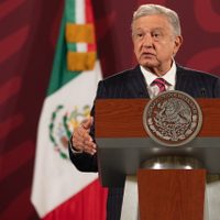 "Al que juega sucio o se quiere pasar de listo se le revierte": AMLO sobre campañas rumbo al 2024