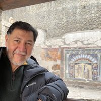 Gerardo Fernández Noroña polemiza con Joaquín López Dóriga por foto de viaje a Europa