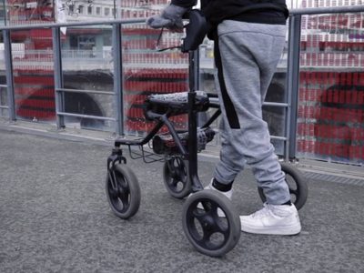 Parapléjicos vuelven a caminar un día después de recibir un implante electrónico. Así lo lograron