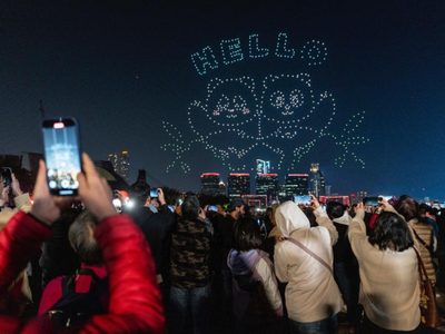 Pandas en el cielo: Hong Kong realiza espectáculo de drones pirotécnicos