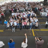 Sheinbaum inaugura ampliación de hospital entre protestas de trabajadores del IMSS-Bienestar
