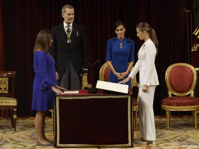 En su 18 cumpleaños, princesa Leonor presta juramento como posible futura reina de España