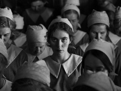 “La chica de la aguja”, nominada al Oscar, una historia de ficción que se conecta con el mundo actua