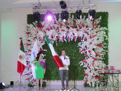 Diputado morenista grita “que viva José Ortiz de Pinedo” y lo tunden en redes (Video)
