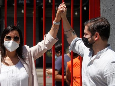 La presidenta del Colegio Médico de Chile renunció a su cargo y será jefa de campaña de Boric