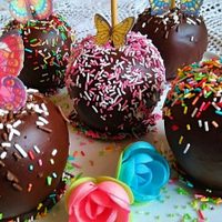 Manzanitas con chocolate: sorprendé a los más peques en su día con esta receta llamativa, fácil y riquísima