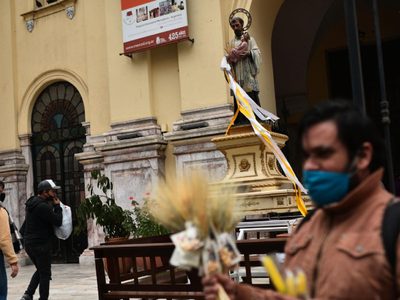 Misas virtuales, alcohol en gel y barbijos para honrar a San Cayetano en las provincias