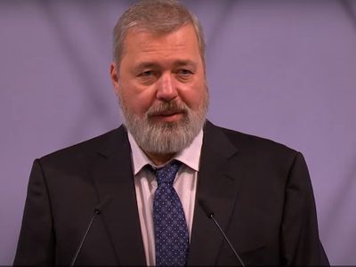 El periodista ruso Muratov dona su medalla del Nobel para ayudar a los refugiados