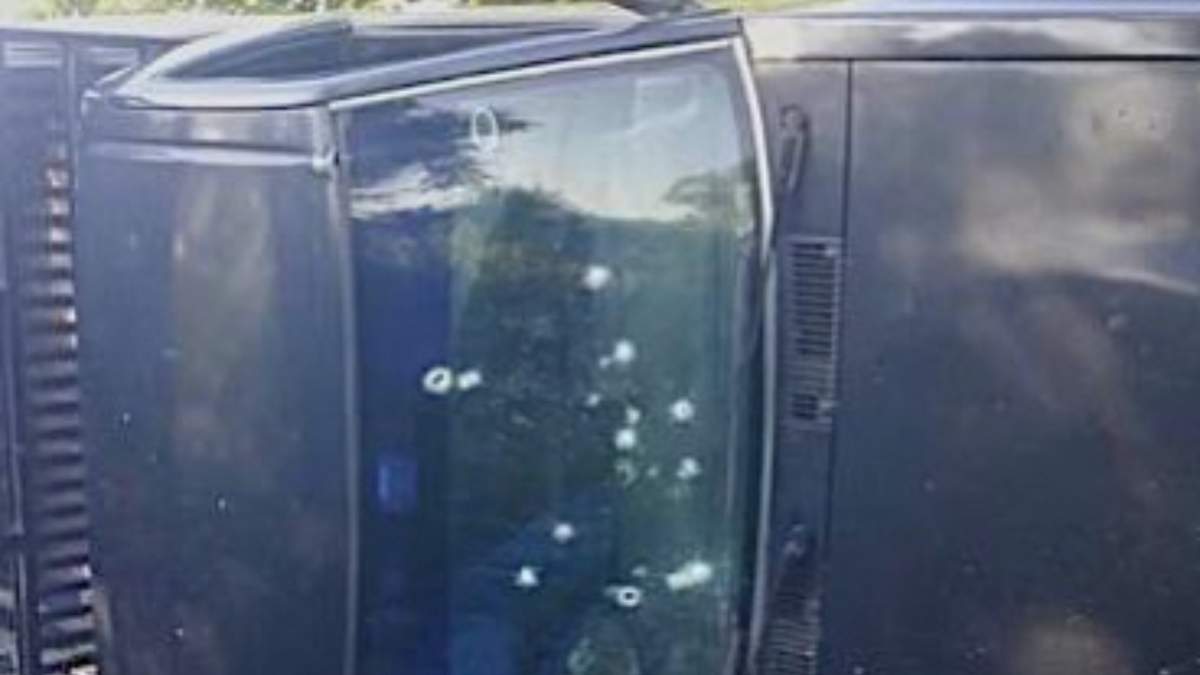 La camioneta con lo impactos de bala