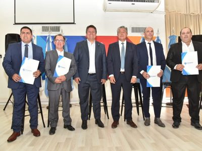 Gaido y Figueroa firmaron un convenio para que más municipios se sumen a la gestión de residuos
