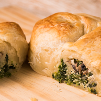 Arrolladitos de espinaca y cebolla: una receta exprés súper fácil, perfecta para un almuerzo rápido y rico