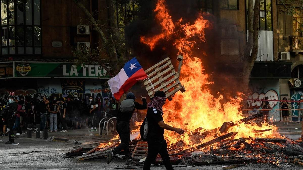 Disturbios durante las manifestaciones en Chile. Fuente: (Twitter)