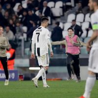 Ajax echa a la Juve y Barcelona elimina al ManU