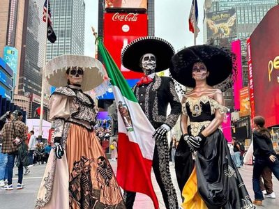 México desafía el Halloween y lleva el Día de Muertos a Nueva York (Video)