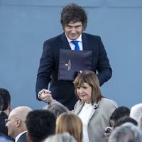Milei se reúne hoy con el nuevo Gabinete, luego de un fin de semana marcado por renuncias y designaciones