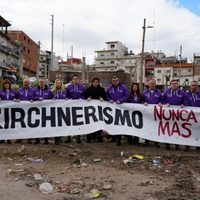 Foto con Milei y frases polémica: empezó la campaña